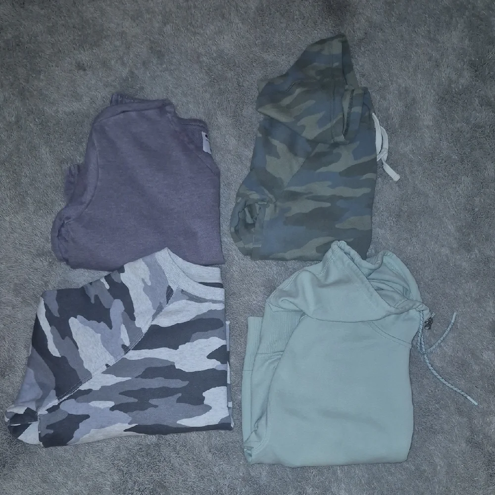 Womens Hoodie Bundle, Size M - Picture 7 of 7